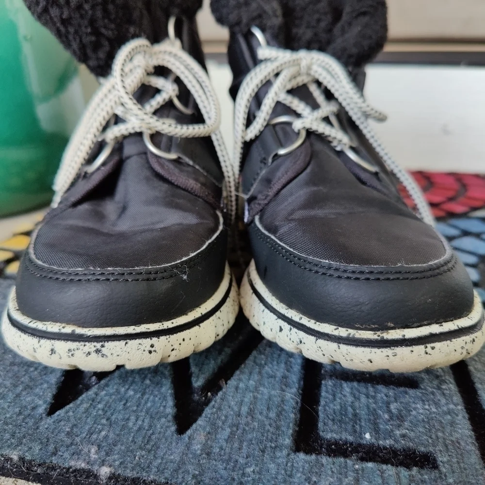 Sorel Winter Cozy Carnival Waterproof Boots Black & White Sherpa Lined Size 7.5